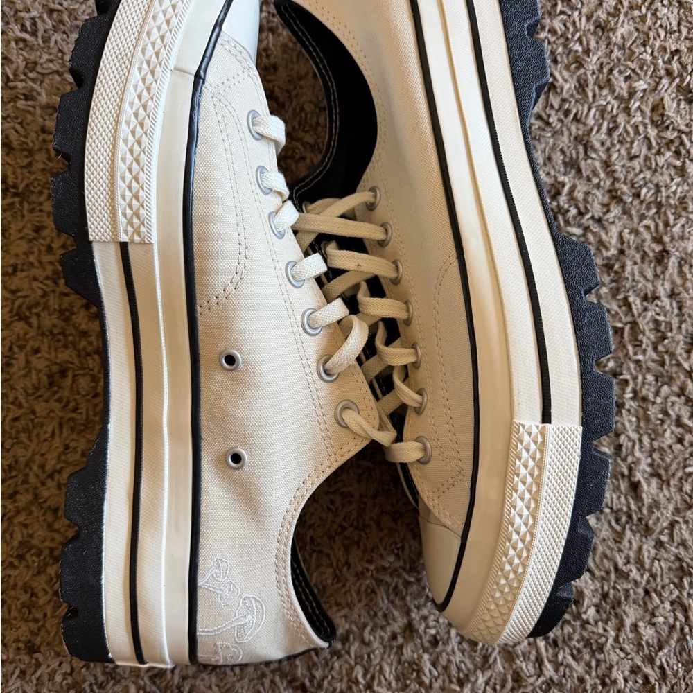Off White Canvas Men’s Converse